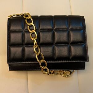 Black shoulder cushion bag with gold chain
